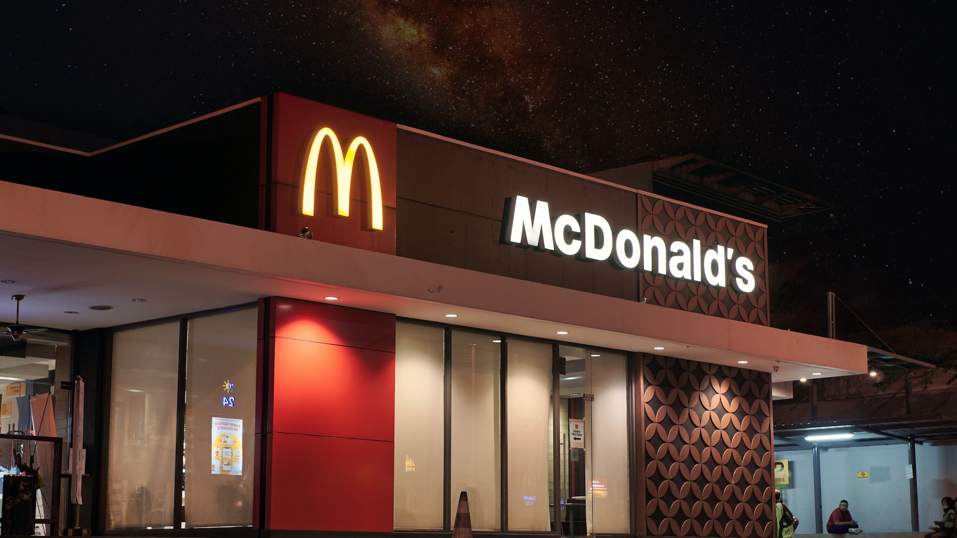 McDonalds Open New DriveThru Food Chain